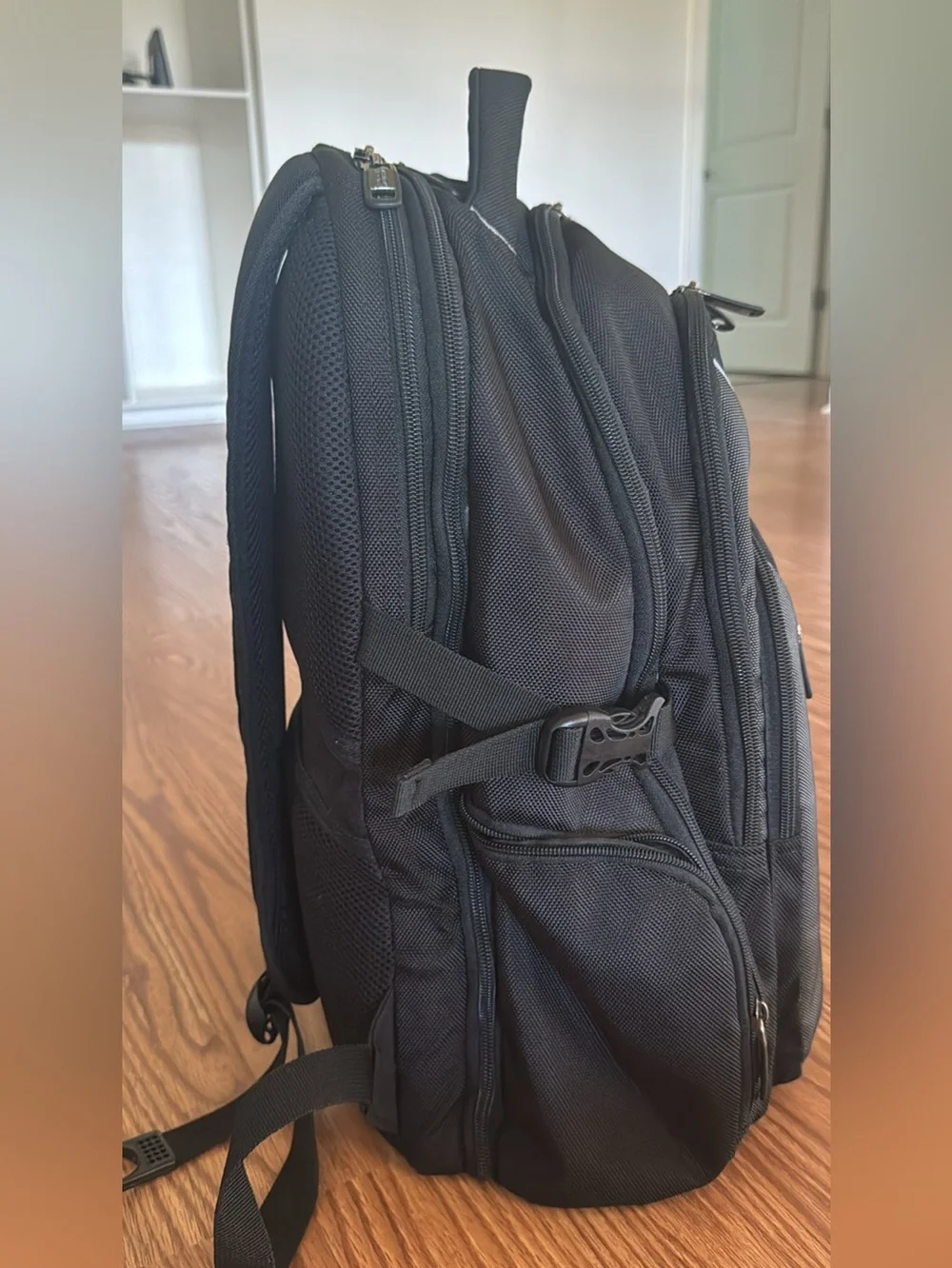 Kenneth Cole NO LOOKING BACK Men's multipurpose laptop backpack LIKE NEW
